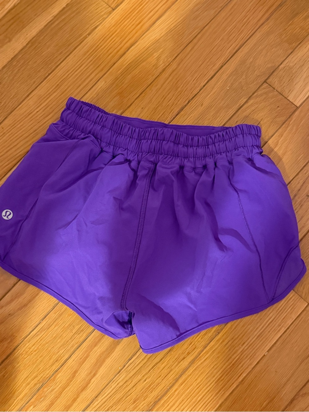 lululemon athletica Violet Running Shorts low rise 2.5 - Picture 2 of 3